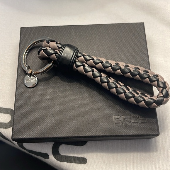 BREE Leather Continental Wallet & Keychain Set - Picture 3 of 11